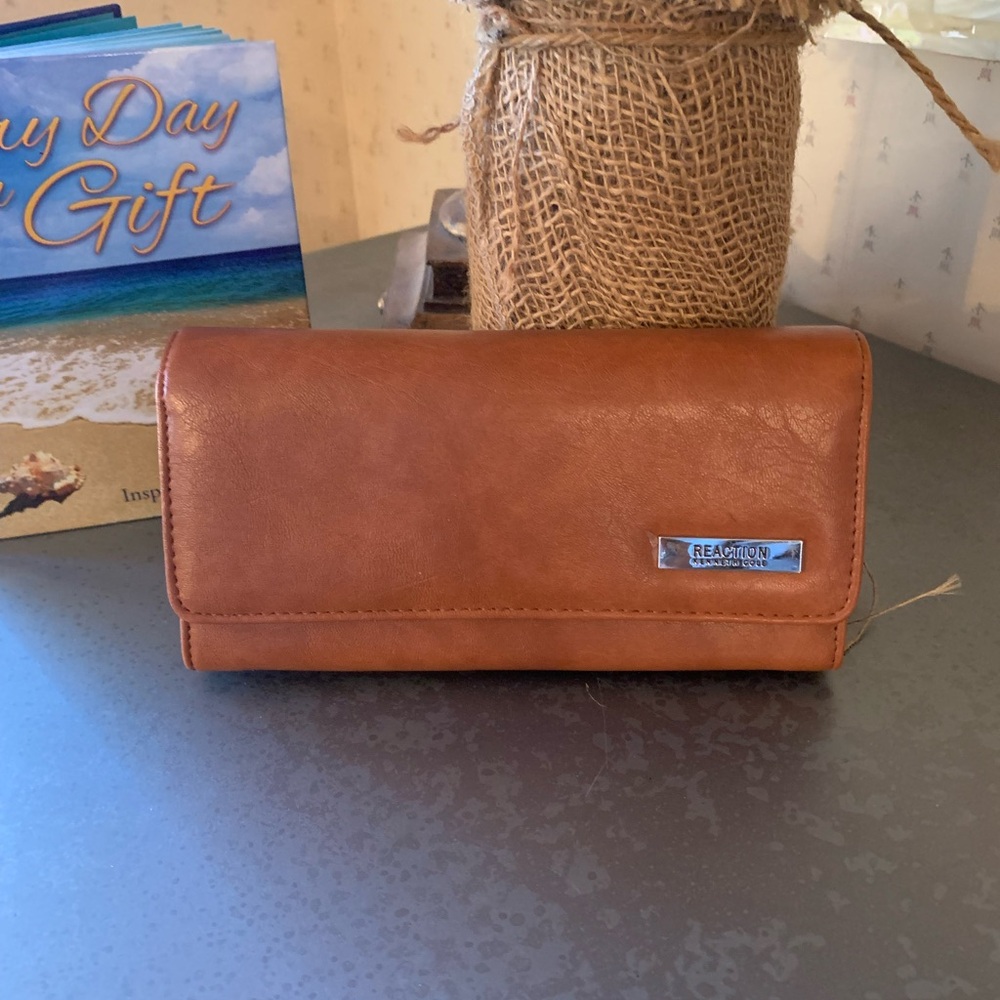 Kenneth Cole Reaction, NEW NEVER CARRIED, Tri-fold Cordovan color wallet.